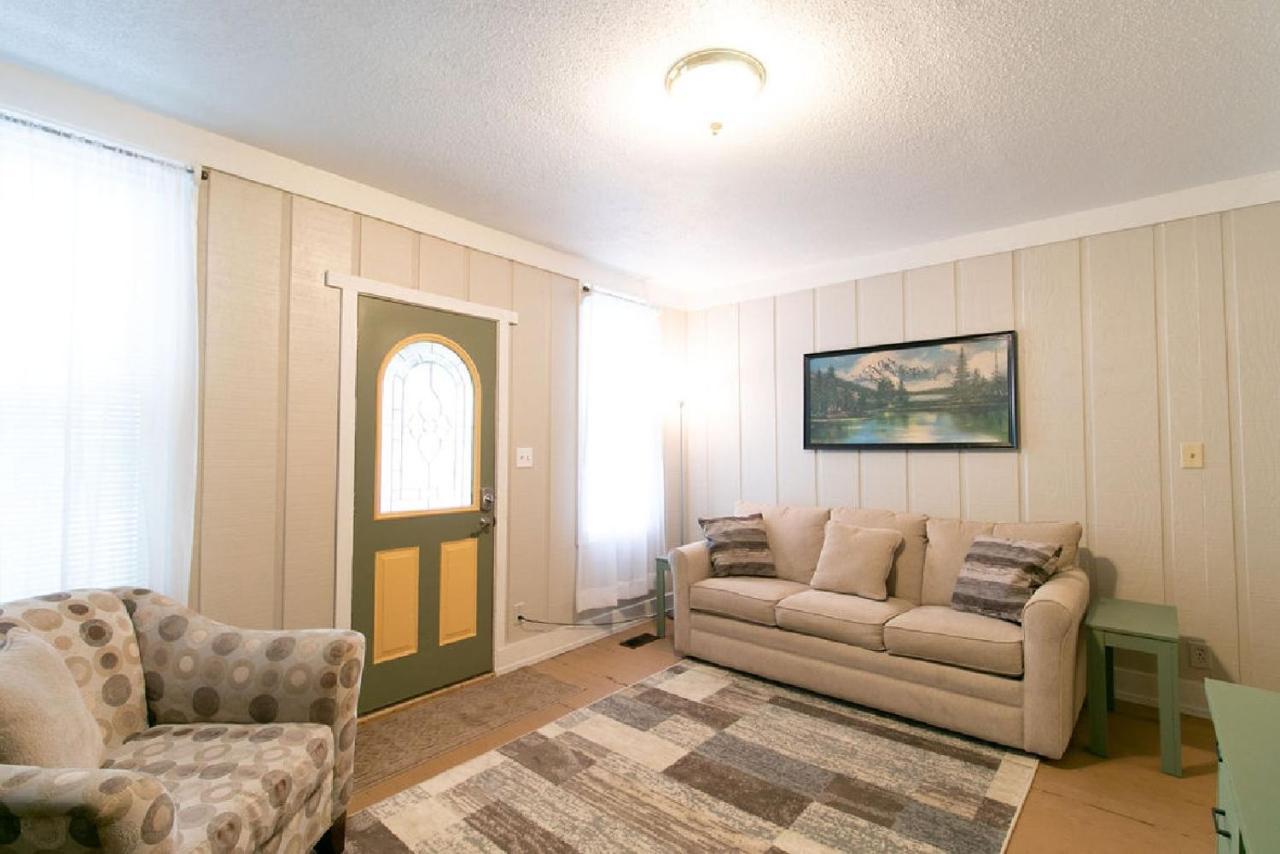 Downtown 2 Bedroom Cottage, Sleeps 6, Walking Distance To Honeywell, Downtown Restaurants, Shopping Wabash Eksteriør bilde
